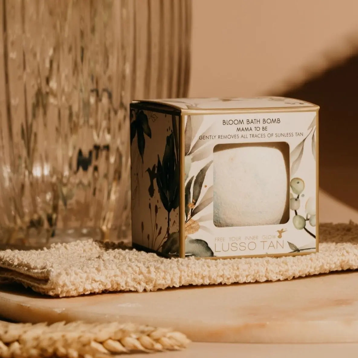 Lusso Tan - Pregnancy Safe Tan Removing Bath Bomb - Bloom