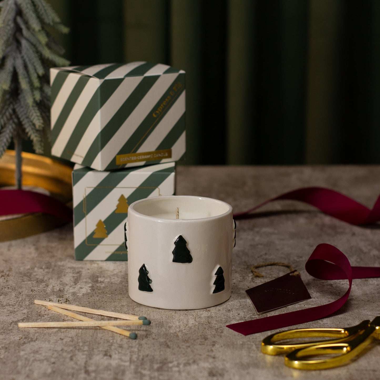 Zesty Lemons Under the Tree: Christmas Spruce Candle - Cypress & Fig