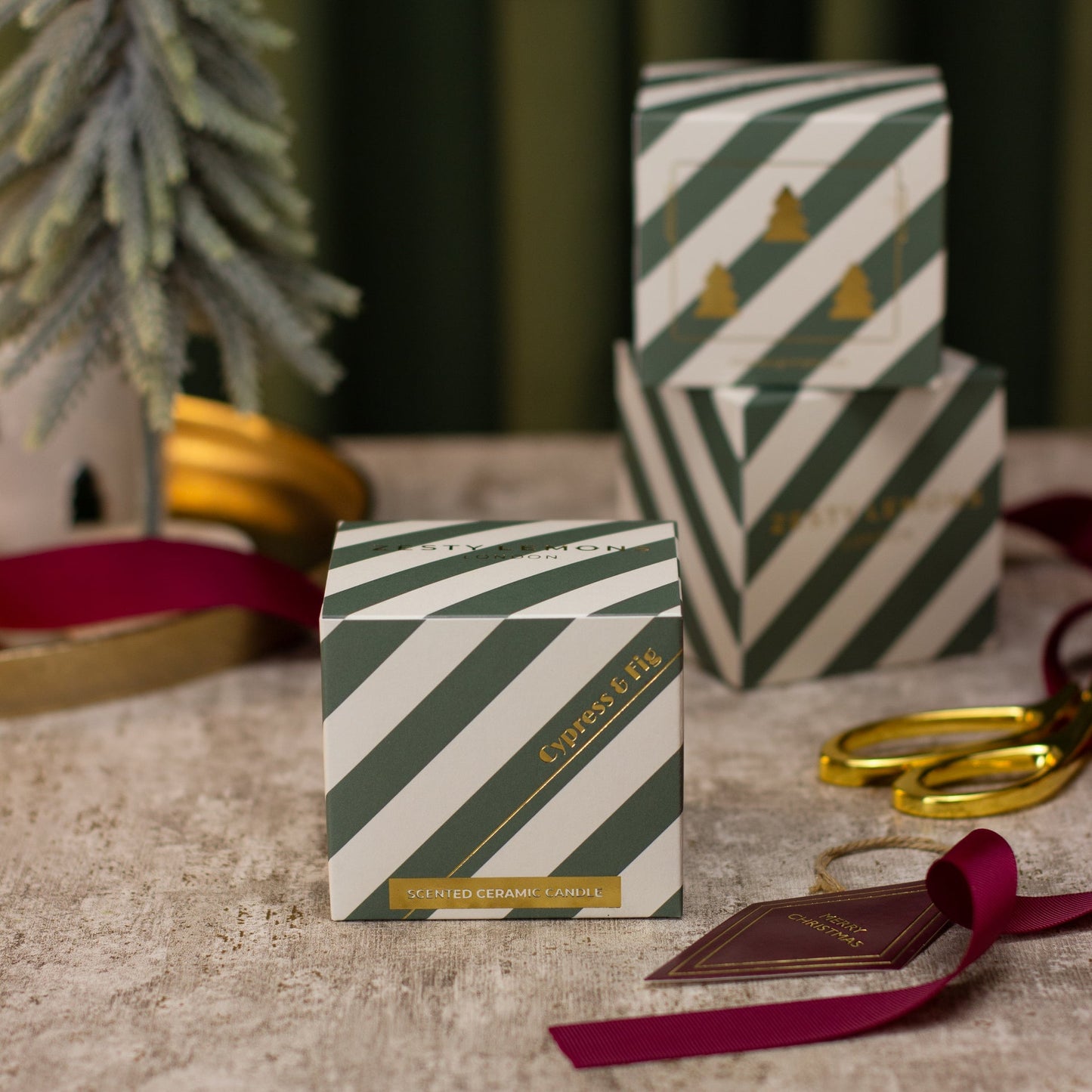 Zesty Lemons Under the Tree: Christmas Spruce Candle - Cypress & Fig