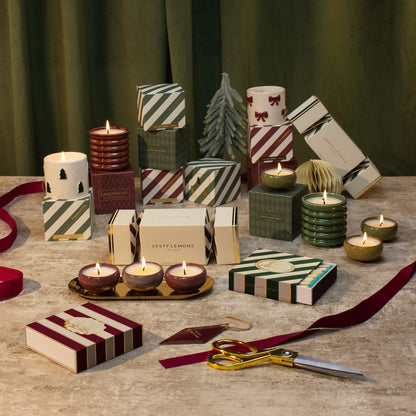 Zesty Lemons Under the Tree: Christmas Spruce Candle - Cypress & Fig